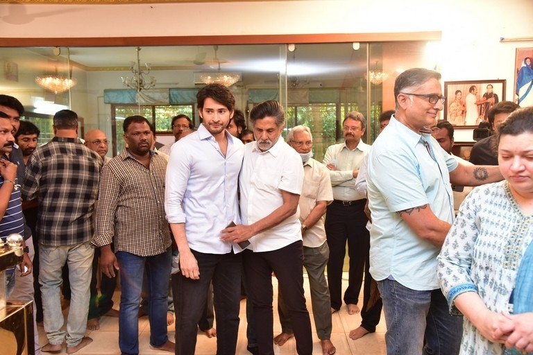 Celebs Pay Condolences to Superstar Krishna - 9 / 96 photos