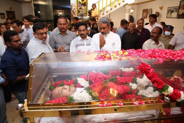 Celebs Pay Condolences to Superstar Krishna - 12 / 96 photos