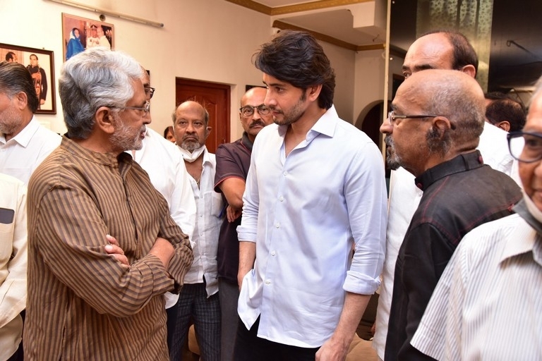 Celebs Pay Condolences to Superstar Krishna - 19 / 96 photos