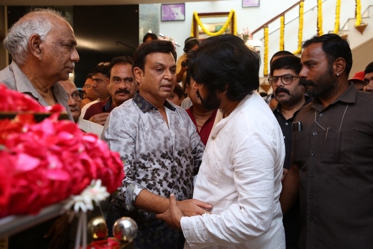 Celebs Pay Condolences to Superstar Krishna - 50 / 96 photos