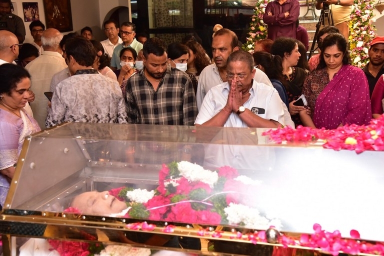 Celebs Pay Condolences to Superstar Krishna - 53 / 96 photos