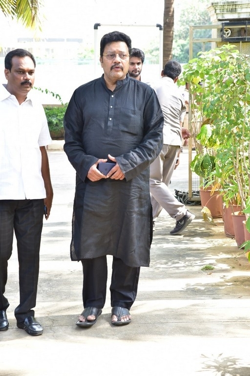 Celebs Pay Condolences to Superstar Krishna - 66 / 96 photos
