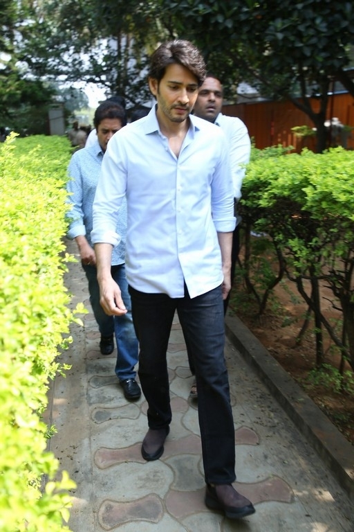 Celebs Pay Condolences to Superstar Krishna - 73 / 96 photos