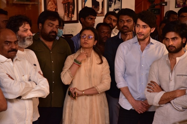 Celebs Pay Condolences to Superstar Krishna - 85 / 96 photos