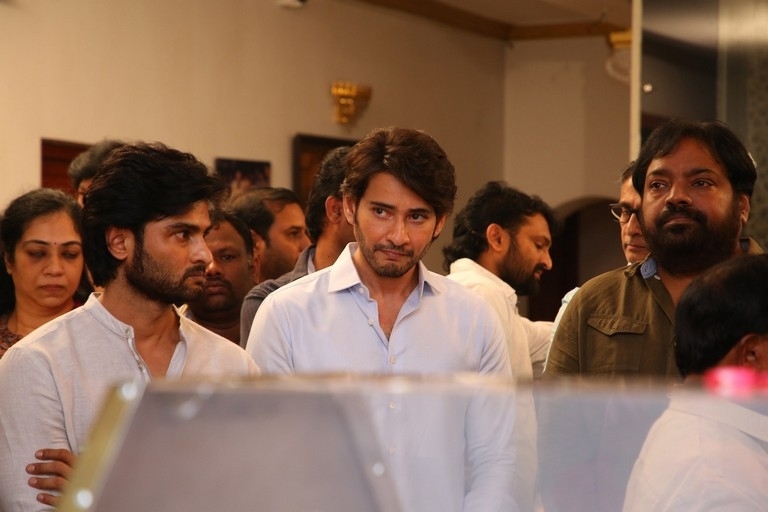 Celebs Pay Condolences to Superstar Krishna - 90 / 96 photos