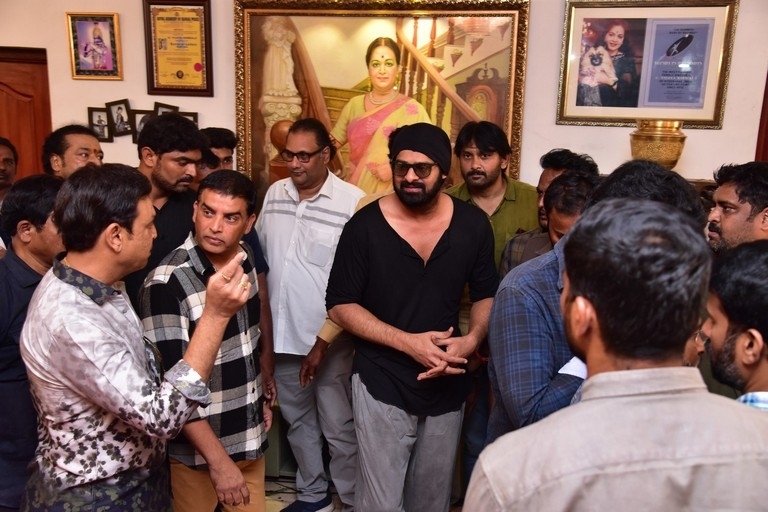 Celebs Pay Condolences to Superstar Krishna  - 4 / 111 photos