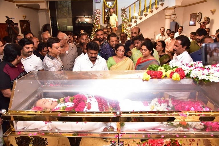 Celebs Pay Condolences to Superstar Krishna  - 14 / 111 photos