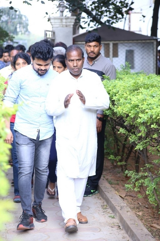 Celebs Pay Condolences to Superstar Krishna  - 21 / 111 photos