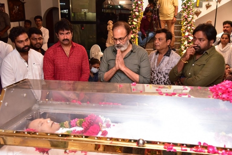 Celebs Pay Condolences to Superstar Krishna  - 27 / 111 photos