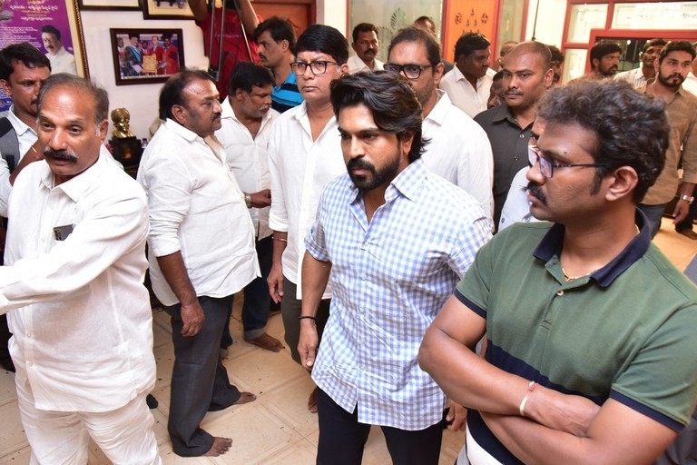 Celebs Pay Condolences to Superstar Krishna  - 46 / 111 photos