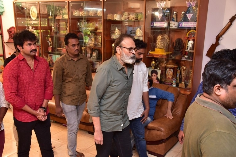 Celebs Pay Condolences to Superstar Krishna  - 53 / 111 photos