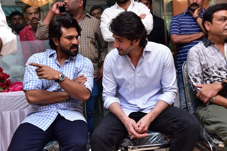 Celebs Pay Condolences to Superstar Krishna  - 88 / 111 photos