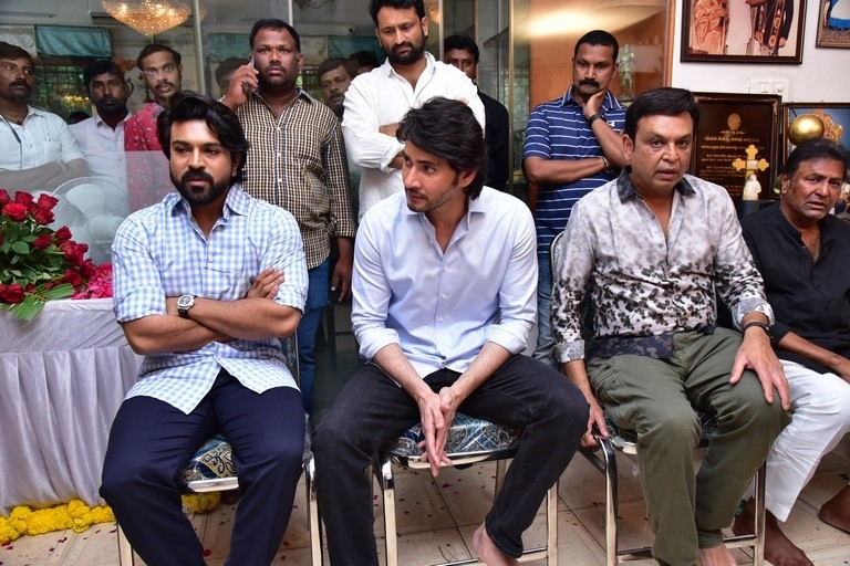 Celebs Pay Condolences to Superstar Krishna  - 101 / 111 photos