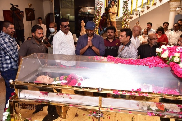 Celebs Pay Condolences to Superstar Krishna  - 103 / 111 photos