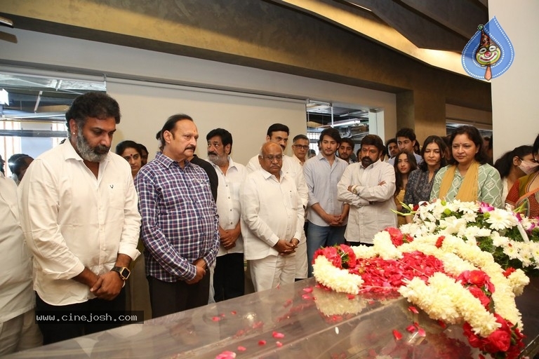 Celebs Pay Condolences to Superstar Krishna  - 25 / 97 photos