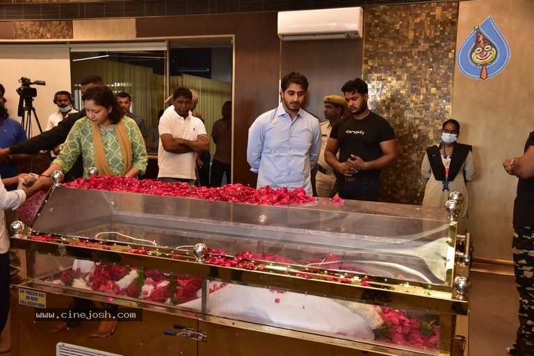 Celebs Pay Condolences to Superstar Krishna  - 28 / 97 photos