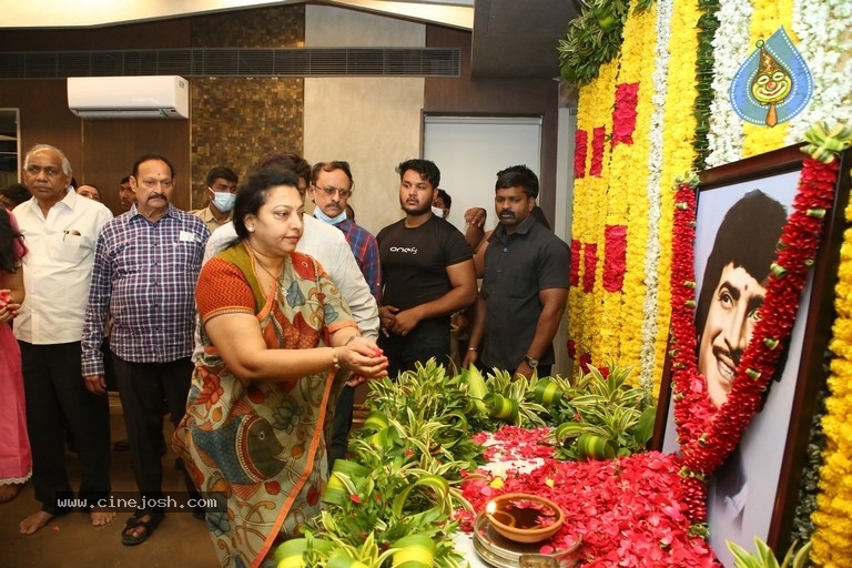 Celebs Pay Condolences to Superstar Krishna  - 33 / 97 photos