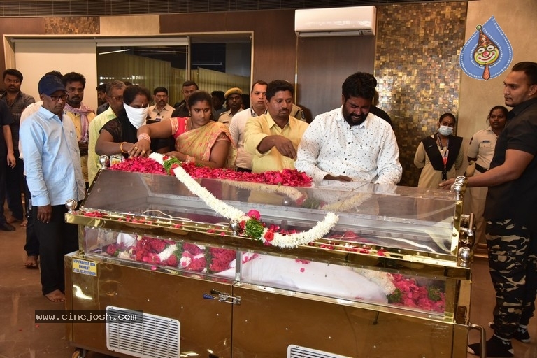 Celebs Pay Condolences to Superstar Krishna  - 34 / 97 photos