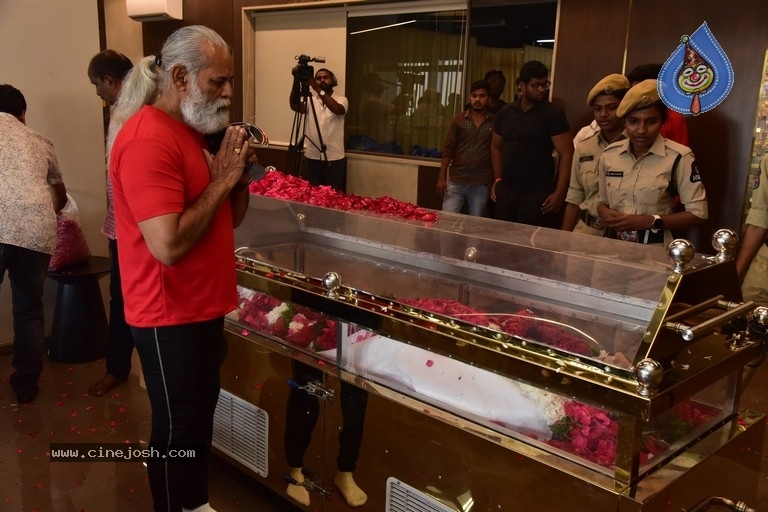 Celebs Pay Condolences to Superstar Krishna  - 42 / 97 photos