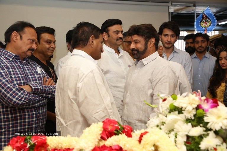 Celebs Pay Condolences to Superstar Krishna  - 49 / 97 photos