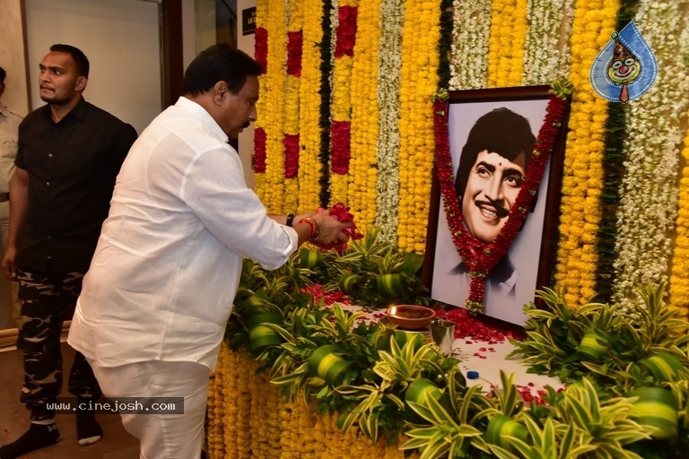 Celebs Pay Condolences to Superstar Krishna  - 60 / 97 photos