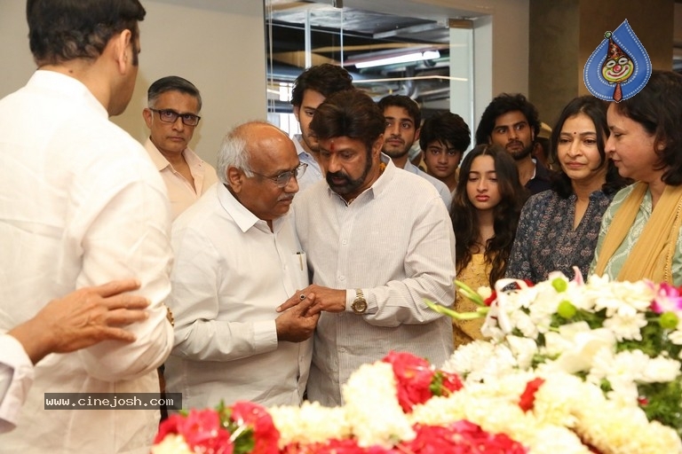 Celebs Pay Condolences to Superstar Krishna  - 66 / 97 photos
