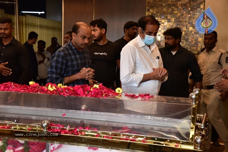 Celebs Pay Condolences to Superstar Krishna  - 69 / 97 photos