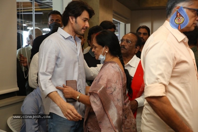 Celebs Pay Condolences to Superstar Krishna  - 73 / 97 photos
