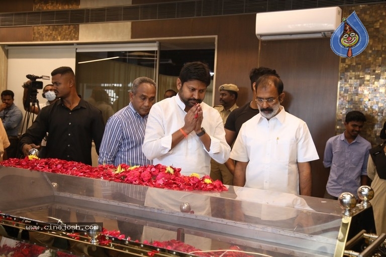 Celebs Pay Condolences to Superstar Krishna  - 78 / 97 photos