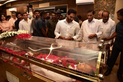 Superstar Krishna final rites - 8 of 63