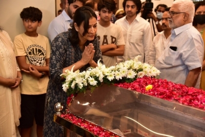 Superstar Krishna final rites - 22 of 63