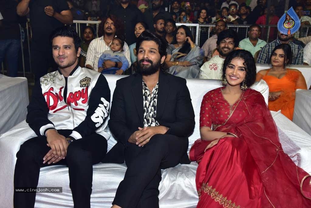 18 Pages Movie Pre Release Event - 17 / 42 photos