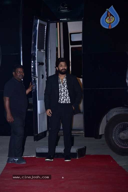 18 Pages Movie Pre Release Event - 20 / 42 photos