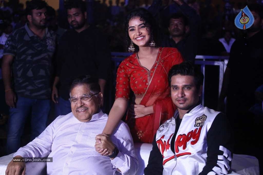18 Pages Movie Pre Release Event - 30 / 42 photos