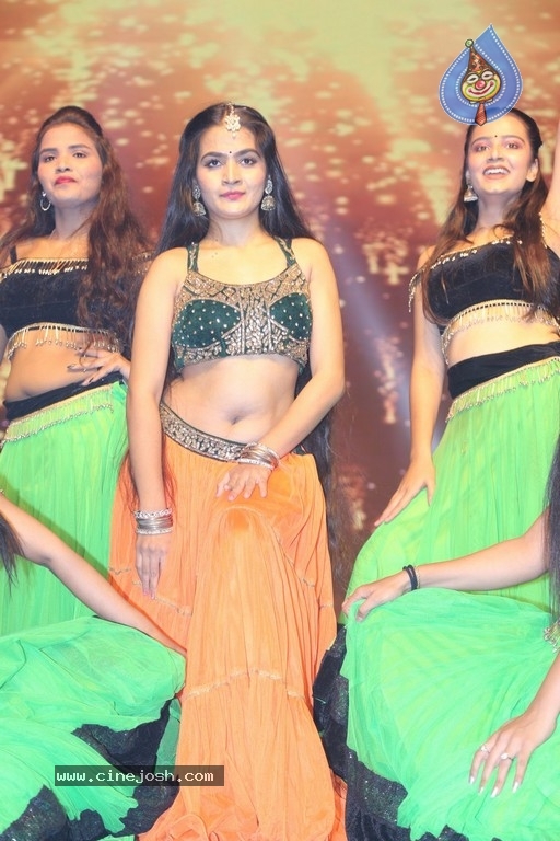 Gurthunda Seethakalam Pre Release Event - 39 / 42 photos