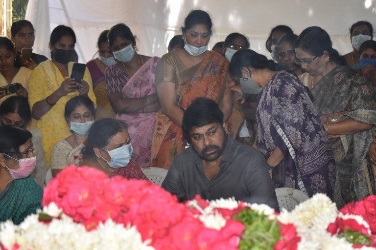 Celebrities condolences Kaikala Satyanarayana - 13 / 38 photos