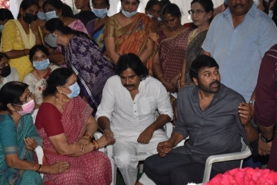 Celebrities condolences Kaikala Satyanarayana - 18 of 38