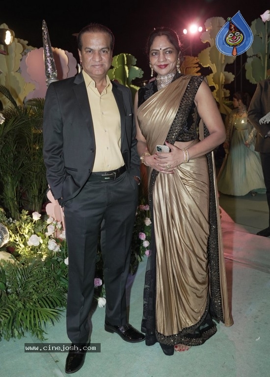 Vishwajith and Rishika Wedding Reception - 14 / 24 photos
