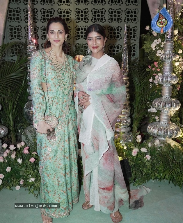 Vishwajith and Rishika Wedding Reception - 22 / 24 photos