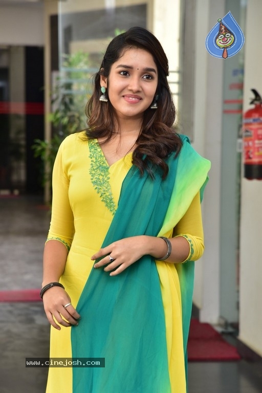 Anikha Surendran Photos - 14 / 14 photos