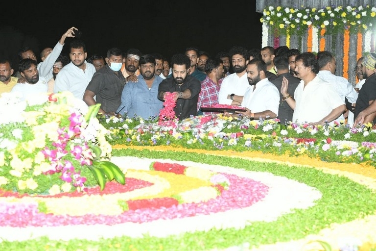 NTR-Kalyan Ram at NTR Ghat - 1 / 3 photos