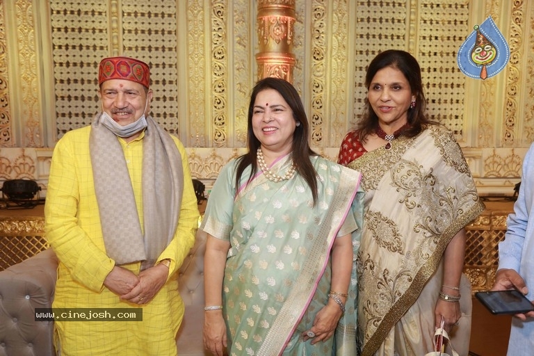 Vishwajith and Rishika Wedding Reception - 12 / 20 photos