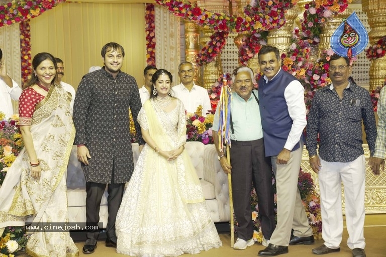 Vishwajith and Rishika Wedding Reception - 17 / 20 photos