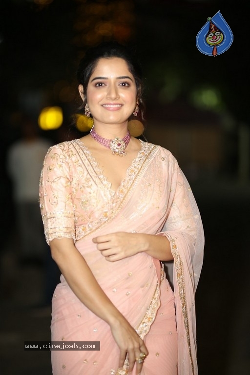 Ashika Ranganath Photos - 17 / 21 photos