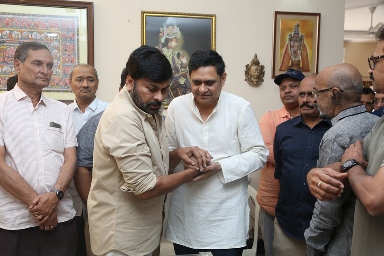 Celebs Pay Condolences to K.Viswanath - 1 / 55 photos