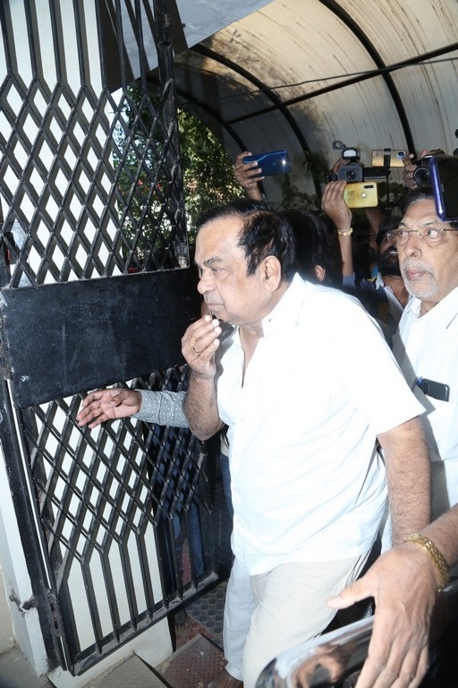 Celebs Pay Condolences to K.Viswanath - 7 / 55 photos