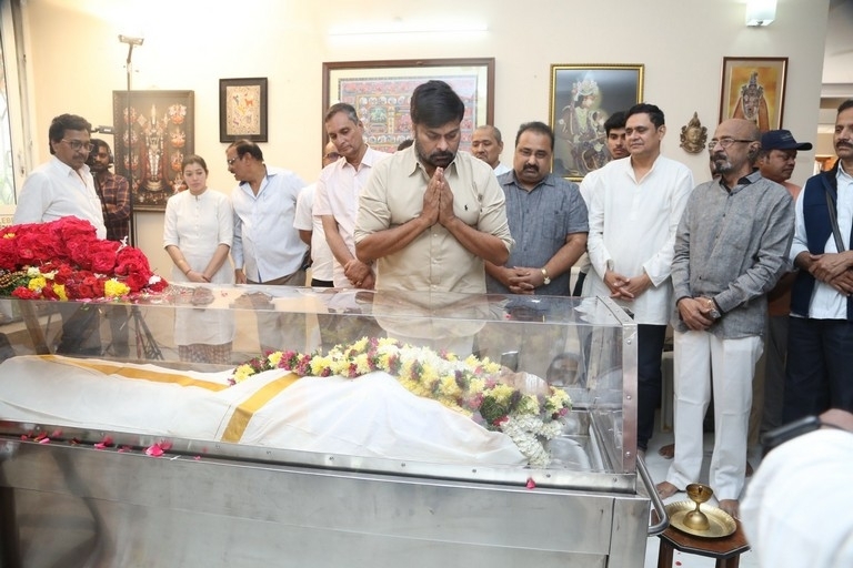 Celebs Pay Condolences to K.Viswanath - 8 / 55 photos