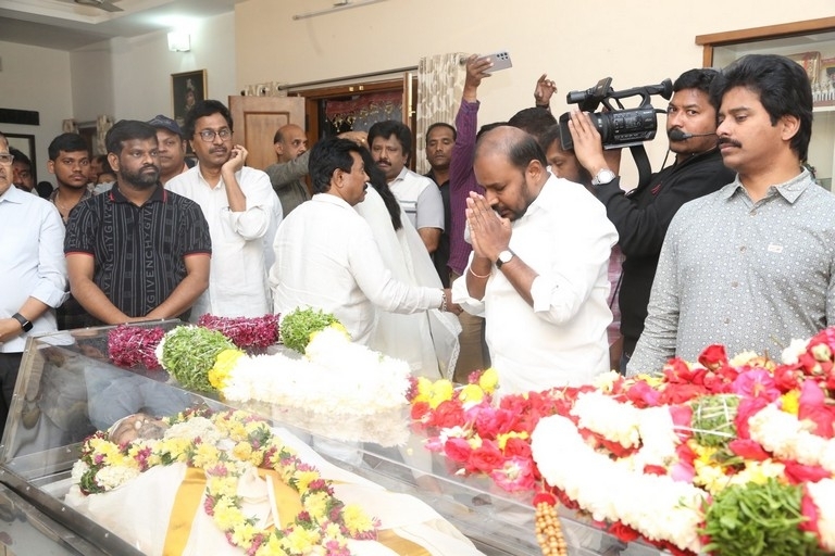 Celebs Pay Condolences to K.Viswanath - 10 / 55 photos