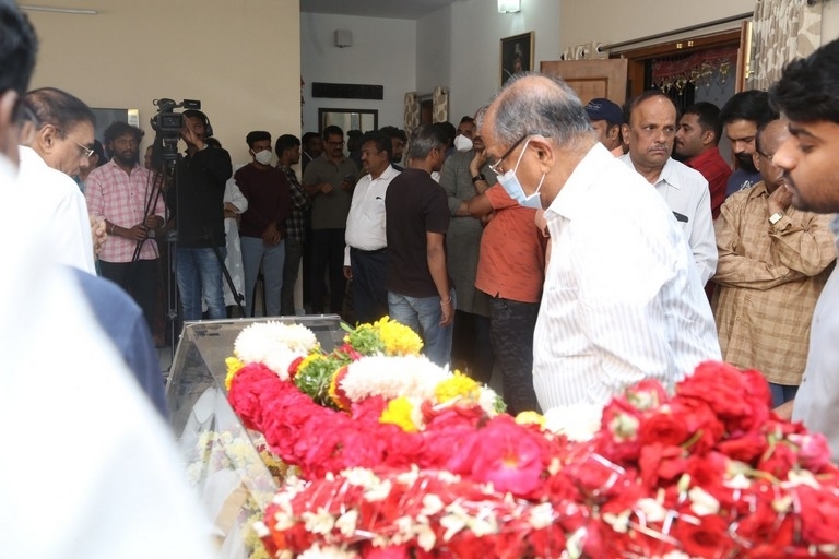 Celebs Pay Condolences to K.Viswanath - 14 / 55 photos