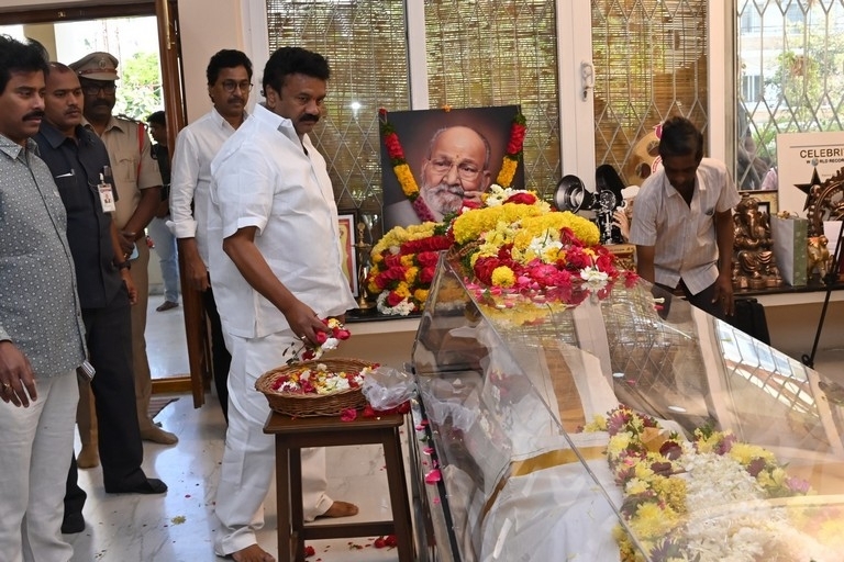 Celebs Pay Condolences to K.Viswanath - 20 / 55 photos